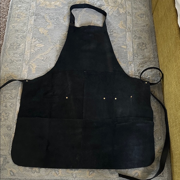 Black leather apron - Picture 5 of 9